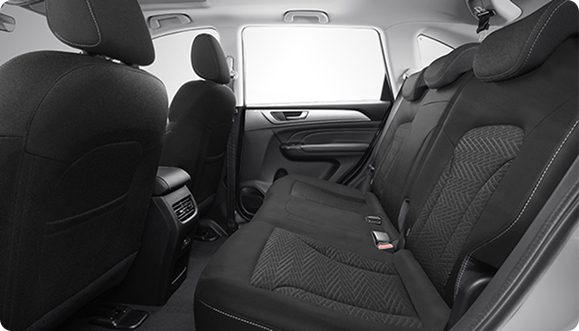 ПРОСТОРНЫЙ ЗАДНИЙ РЯД